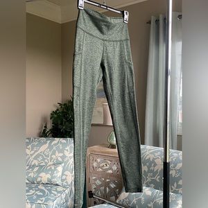 OFFLINE by Aerie Warmup High Waisted Pocket Legging in Forest Green. Size Small.